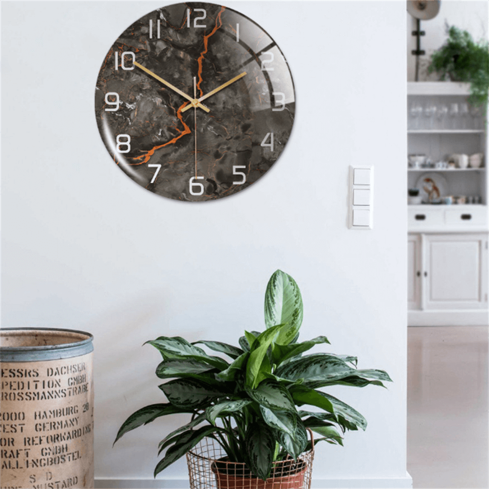 Elegancka lampa stołowa z marmurowym wykończeniem