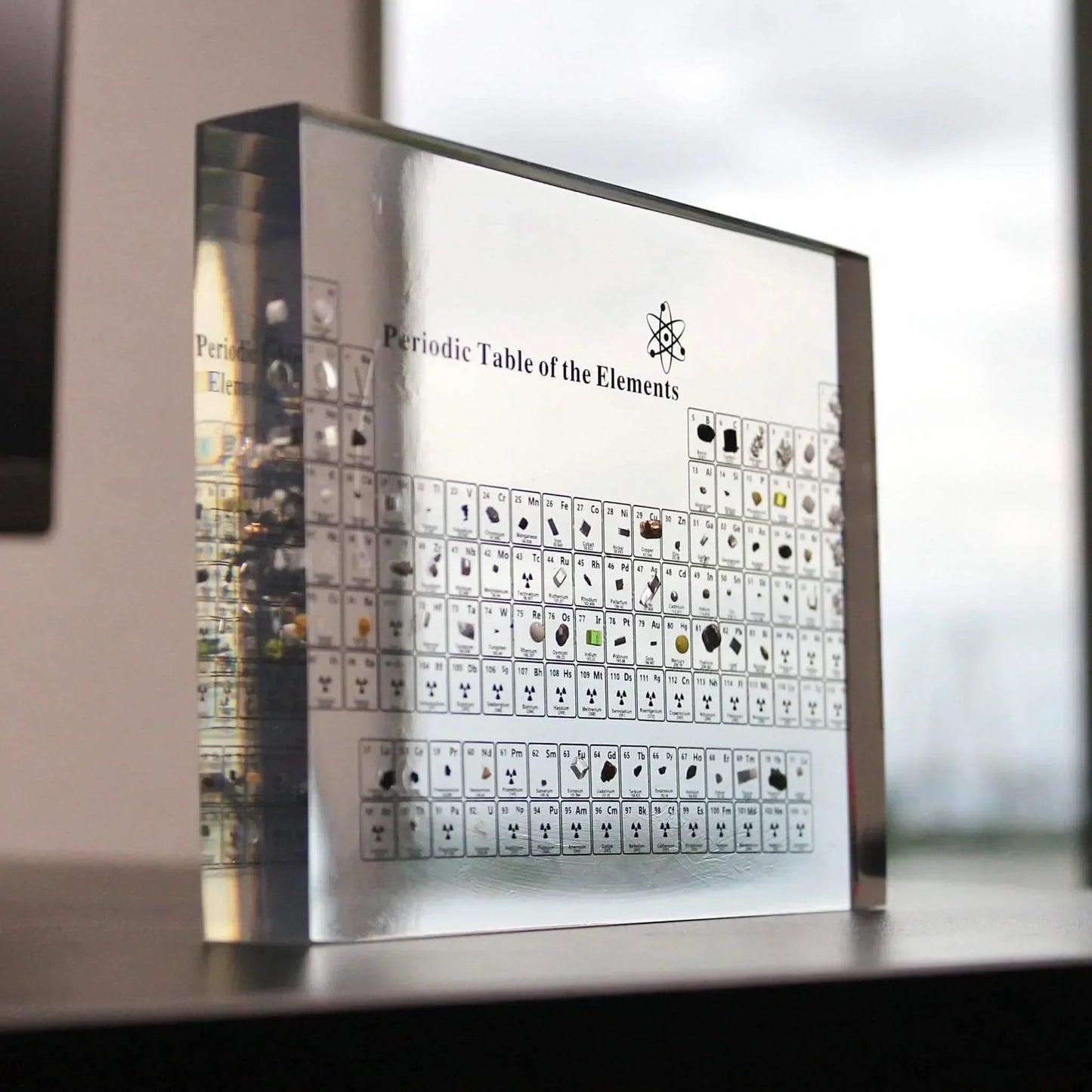 Elegancki Układ Okresowy dla Młodych Odkrywców