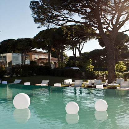 Bezprzewodowa lampa nastrojowa do wnętrz i na zewnątrz - LumaSphere" 

Rewritten Title: "LumaSphere - Bezprzewodowa lampa nastrojowa do użytku wewnętrznego i zewnętrznego