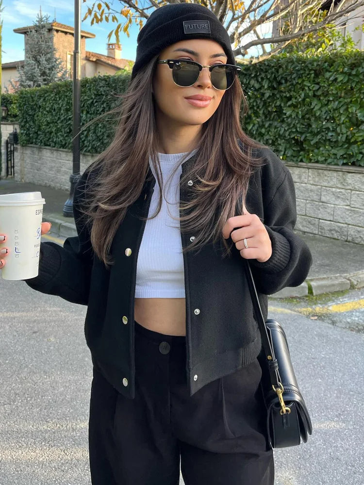 Kurtka Bomber Damska z Wełny – Guziki i Żebrowane Rękawy – Casual Chic