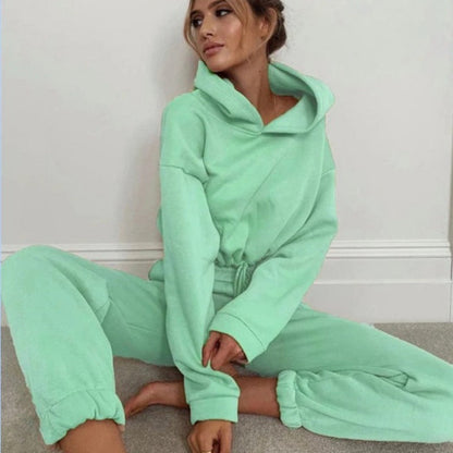 Lisa - Stylowy zestaw loungewear z krótką bluzą i spodniami dresowymi