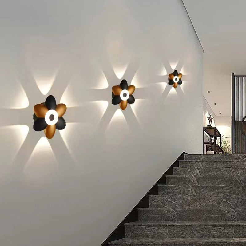 FloraGlow - Eleganckie i Efektywne Oświetlenie Zewnętrzne - Wodoodporna Lampa Ścienna w Formie Kwiatu