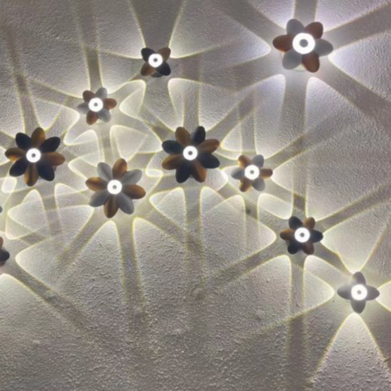 FloraGlow - Eleganckie i Efektywne Oświetlenie Zewnętrzne - Wodoodporna Lampa Ścienna w Formie Kwiatu