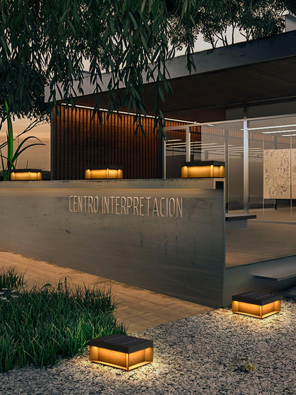 EverLume - Elegancka Lampa Słoneczna do Ogrodu - Matowa Osłona Akrylowa i Wytrzymała Konstrukcja