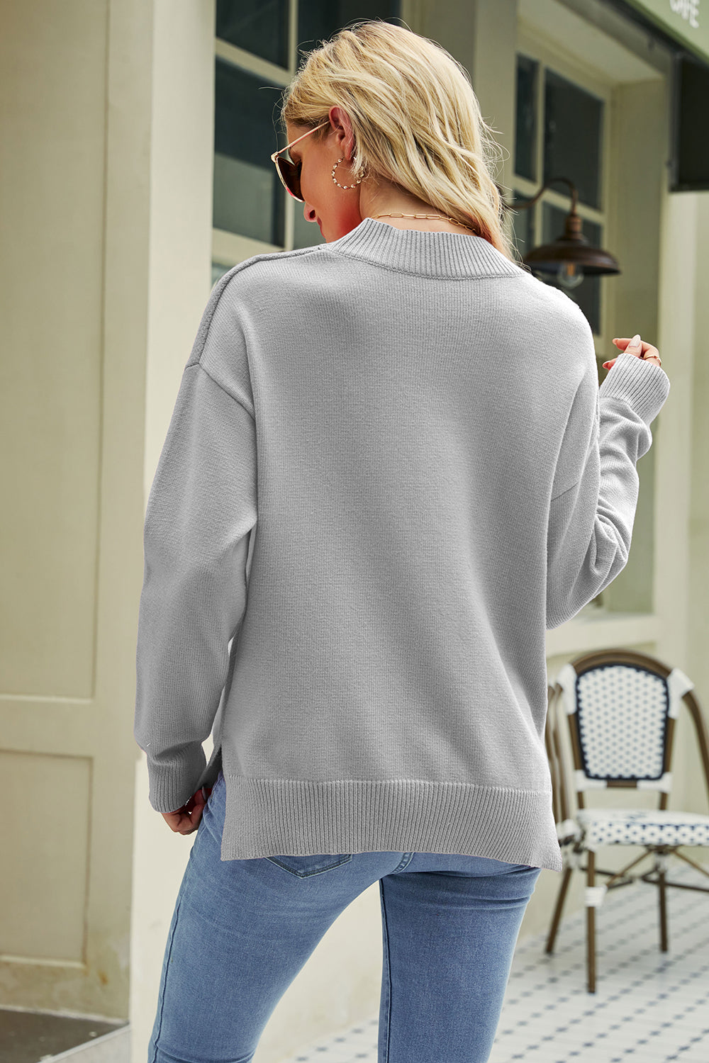 LIVIA – Sweter z ustnym nadrukiem w różnych kolorach