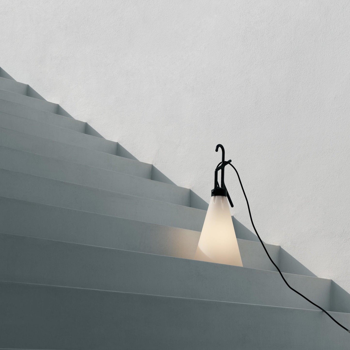 EcoGlow - Wielofunkcyjna Lampa Zewnętrzna - Lekka, Trwała i Elegancka z Wygodnym Uchwytem