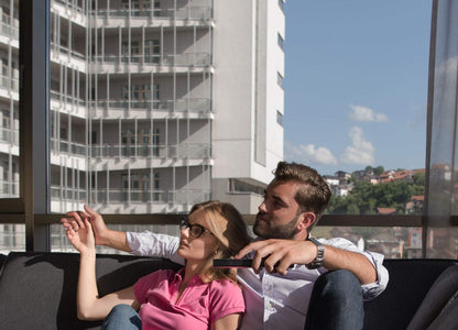 Folia okienna refleksyjna zapewniająca prywatność w ciągu dnia i przejrzystość