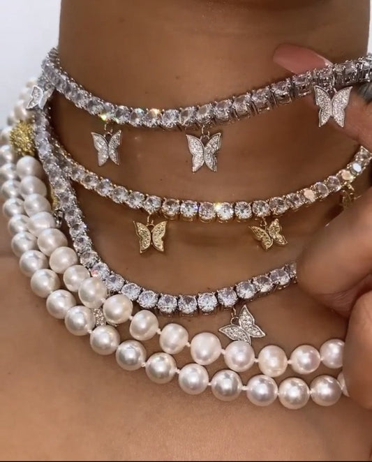 Luna – Elegancki naszyjnik z subtelnym motylkiem