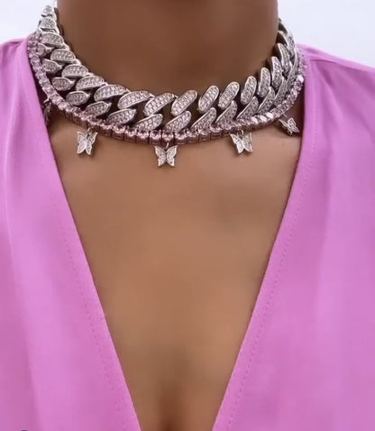 Luna – Elegancki naszyjnik z subtelnym motylkiem