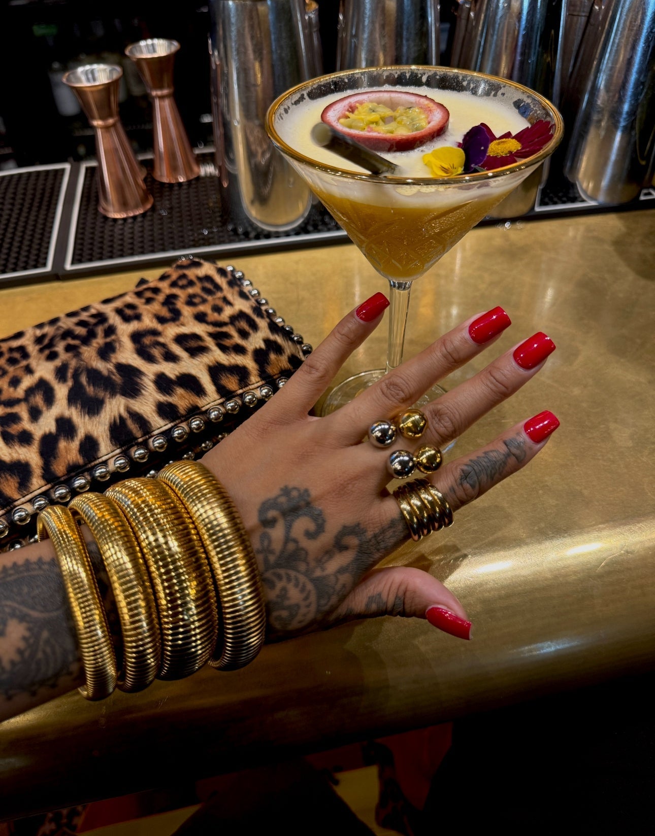 Ria – Minimalistyczny pierścionek z okrągłymi akcentami