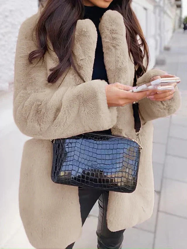 Nowoczesny damski płaszcz teddy - przytulny i stylowy