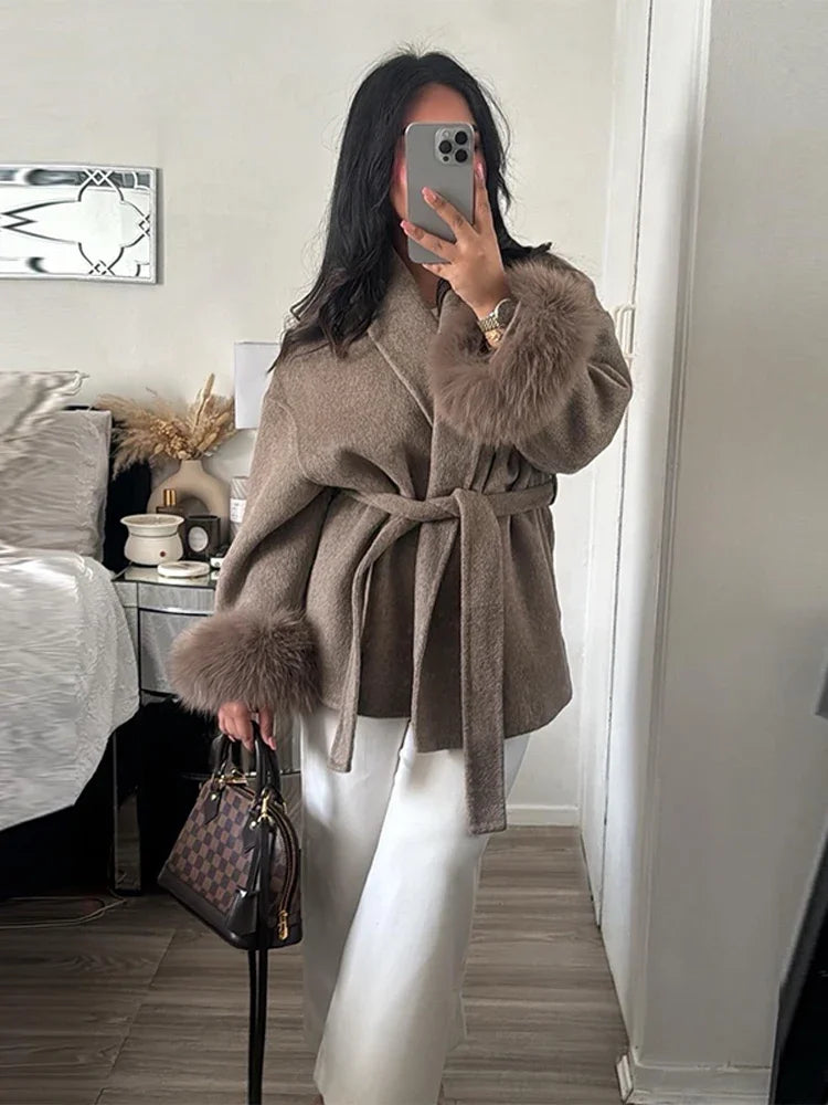 Elegancki Płaszcz z Sznurowaniem dla Kobiet – Stylowy Płaszcz Zimowy na Chic Wygląd, Dostępny w Różnych Rozmiarach