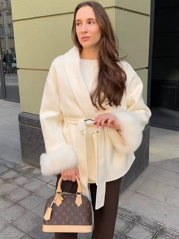 Elegancki Płaszcz z Sznurowaniem dla Kobiet – Stylowy Płaszcz Zimowy na Chic Wygląd, Dostępny w Różnych Rozmiarach