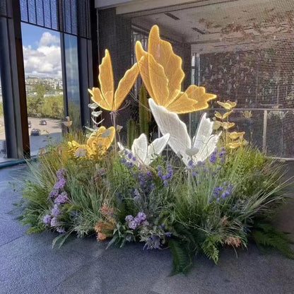 Elegancka Lampa Sufitowa z Wiszącymi Motylami - Stylowa Dekoracja