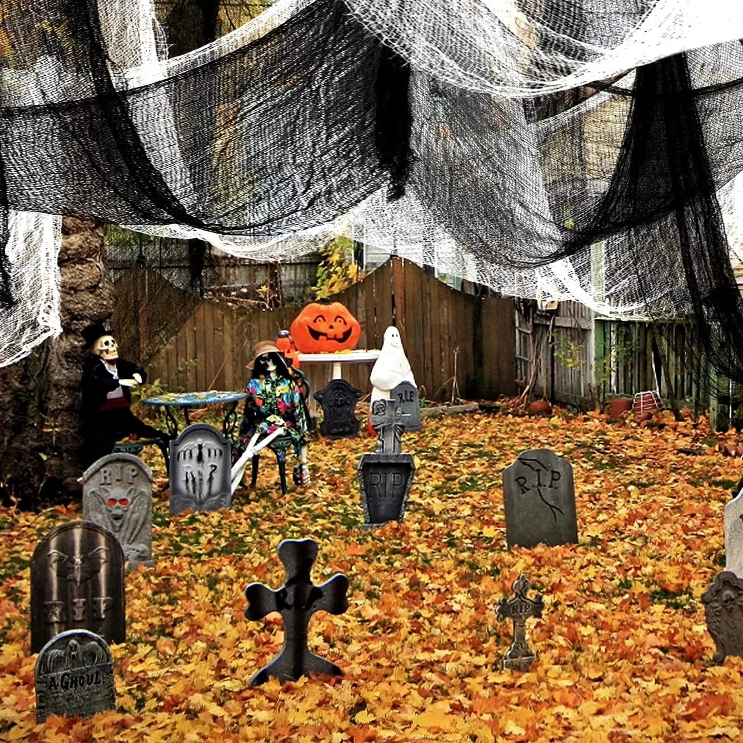 Czarna gaza dekoracyjna na Halloween — doskonała do ozdoby ścian, kominka i drzwi