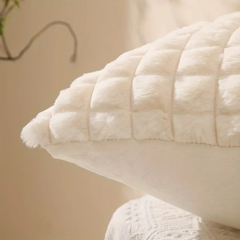 Pluszowy królik do zabawy i przytulania