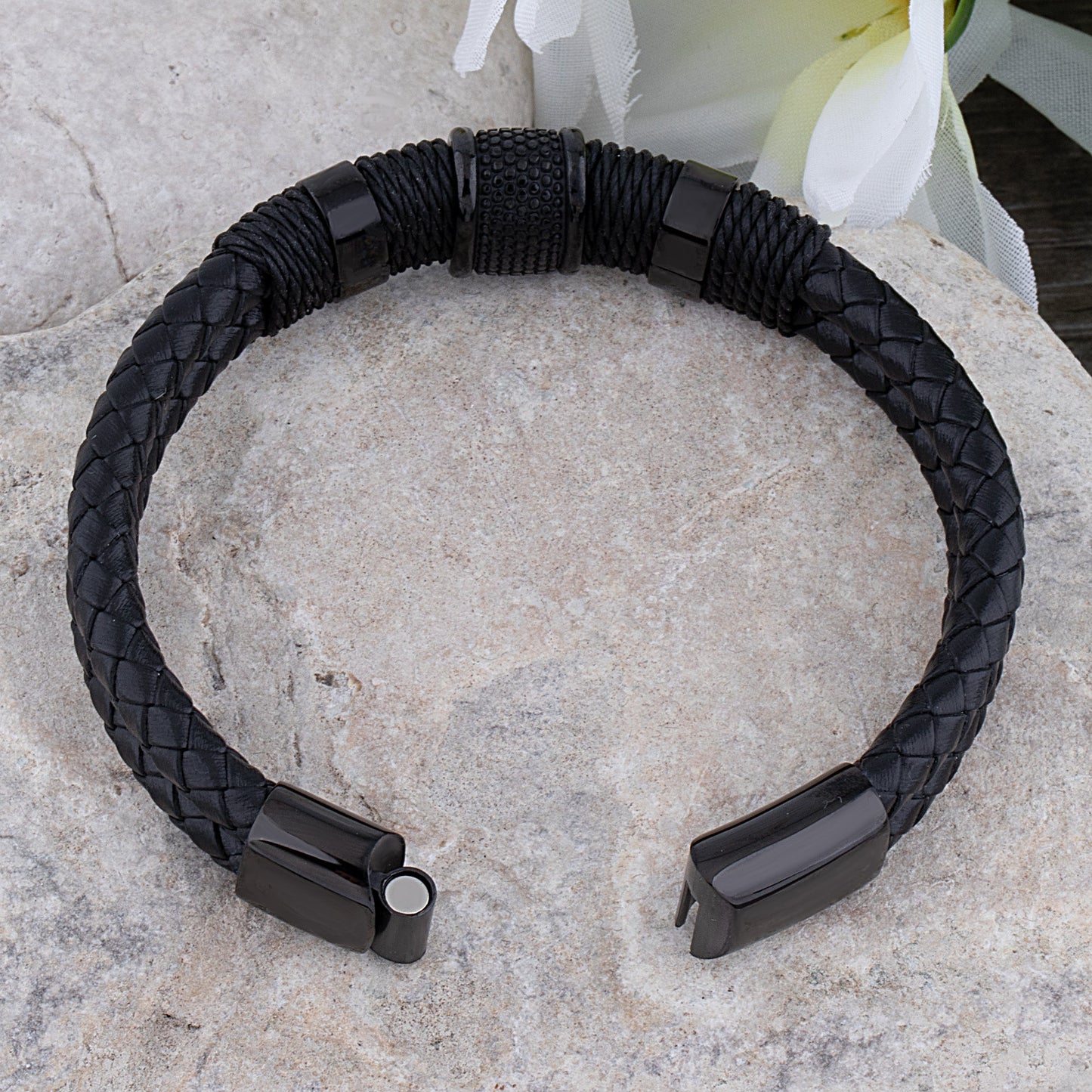 Damian – Elegancka skórzana bransoletka z czarnym stalowym zapięciem