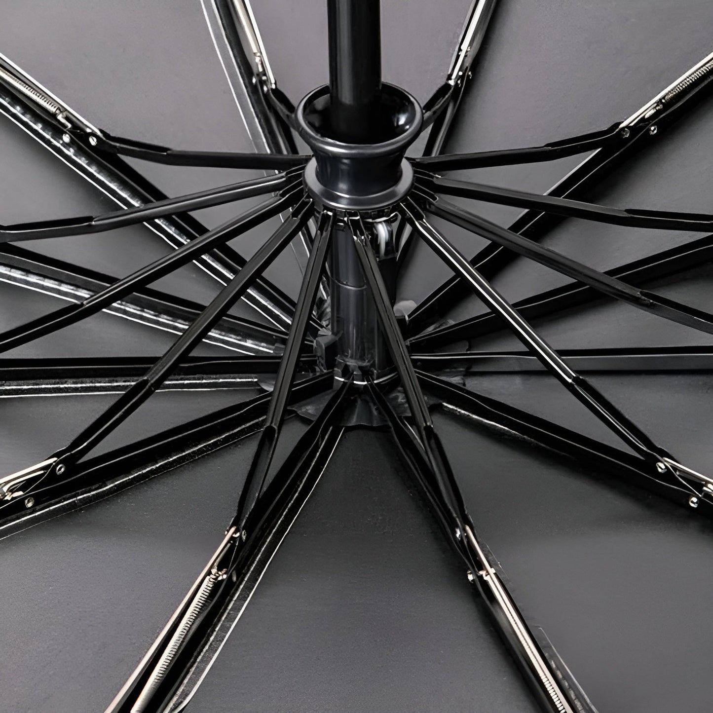 Ekologiczny parasol UV z technologią StormShield