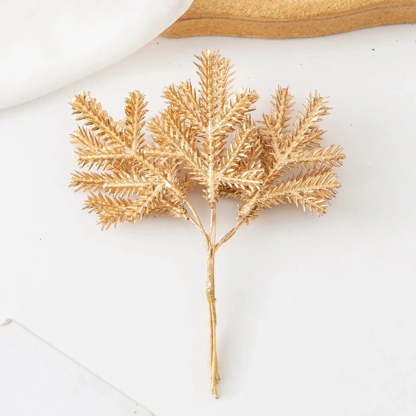 CactusCharme | Luksusowa Dekoracja z Zielonymi Liśćmi