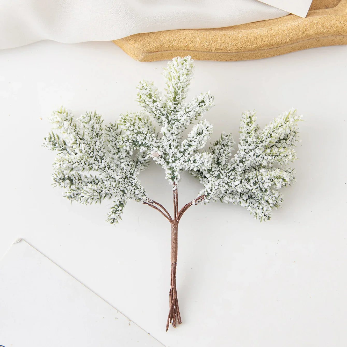 CactusCharme | Luksusowa Dekoracja z Zielonymi Liśćmi