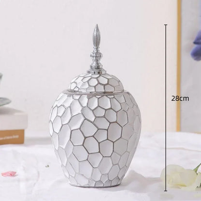 Stylowy ceramiczny wazon z złotym akcentem