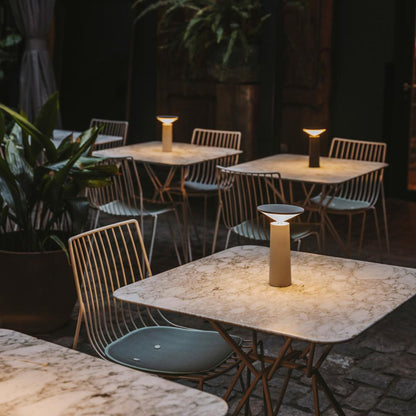 Przenośna lampka stołowa z regulacją jasności - LumoFlex