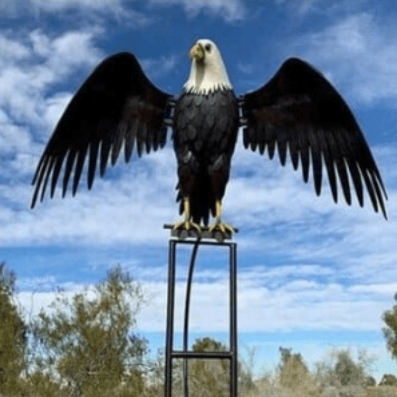 Elegancka Metalowa Rzeźba Wiatrowska z Ruchomymi Skrzydłami - Solidna i Urokliwa Dekoracja Ogrodowa