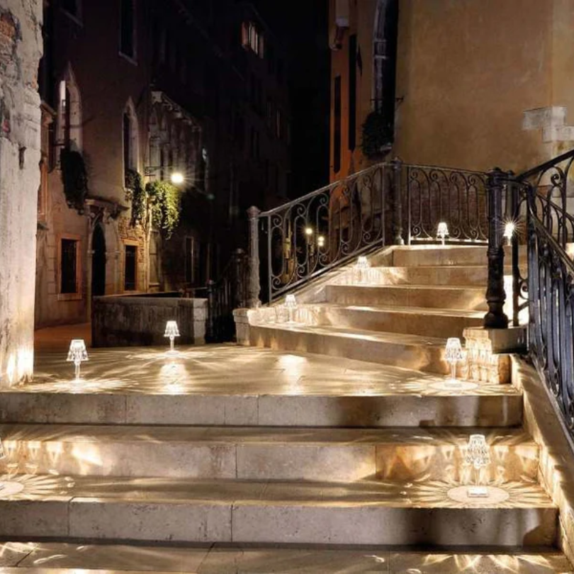 Stół Lampa w Kryształowym Designie – CrystalLuxe