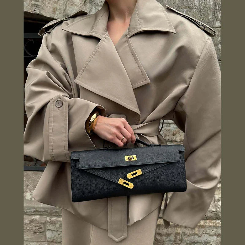 Vintage'owy Krótki Trench Coat Damski z Odwróconym Kołnierzem i Poduszkami na Ramionach - Stylowa Kurtka Damska