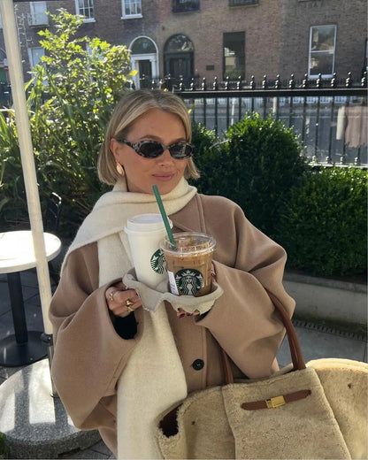 Przytulny Damski Oversized Płaszcz Wełniany z Guzikami na Jesień