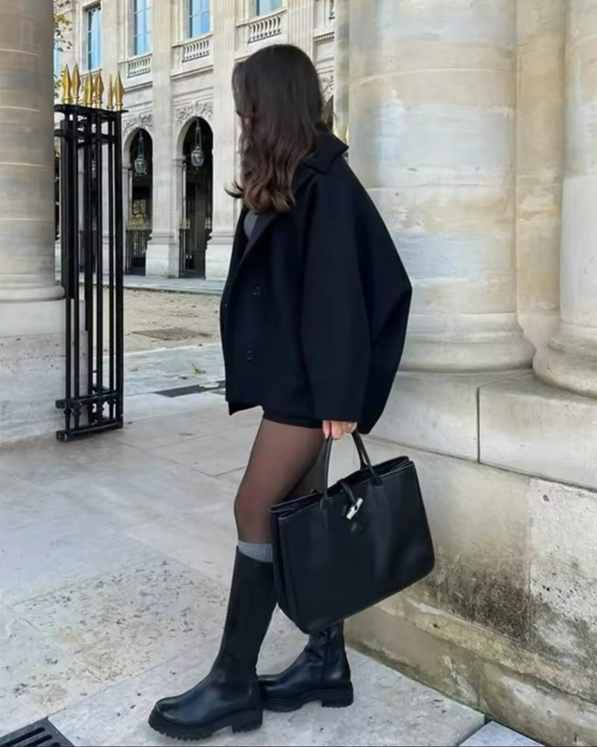 Przytulny Damski Oversized Płaszcz Wełniany z Guzikami na Jesień