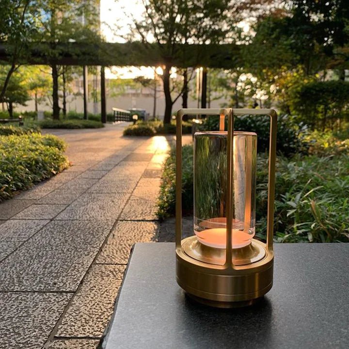 Bezprzewodowa lampa z kryształowym kloszem