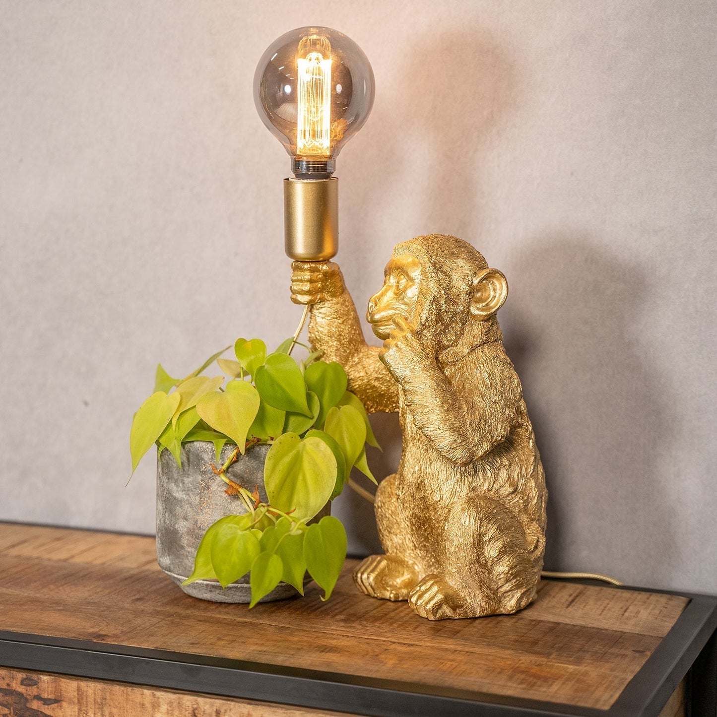 Złota Lampa Stołowa Małpa – Luksusowy Design GoldenChimp