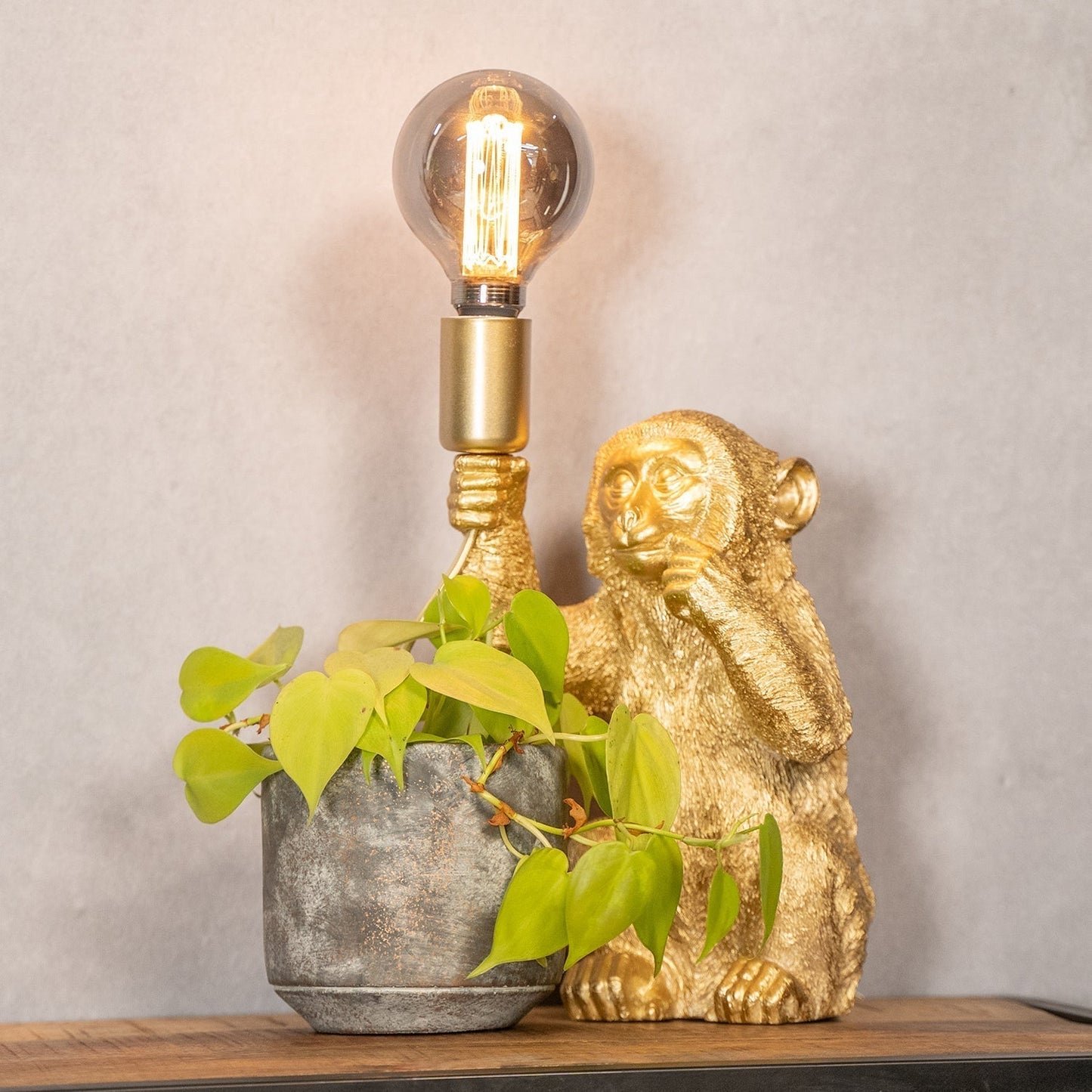 Złota Lampa Stołowa Małpa – Luksusowy Design GoldenChimp