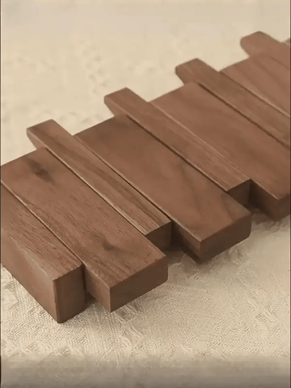 Elegancki Wieszak z Motywem Pianina - Połączenie Stylu i Funkcjonalności