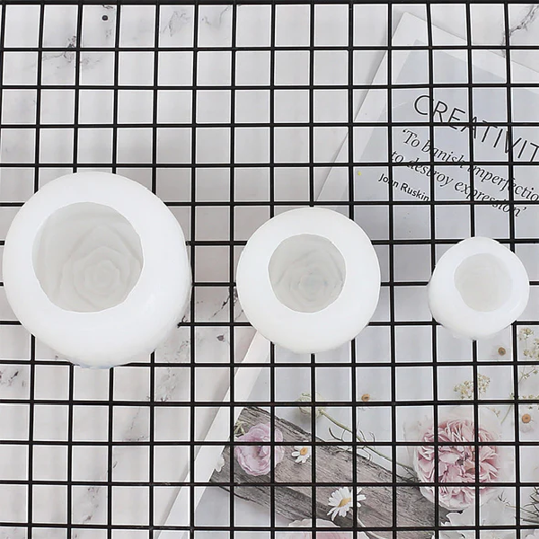 Elegancka forma do kostek w kształcie róż