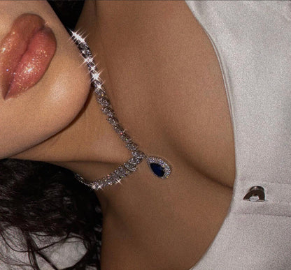 Ava – Elegancki zestaw naszyjników z dopasowanymi kolczykami