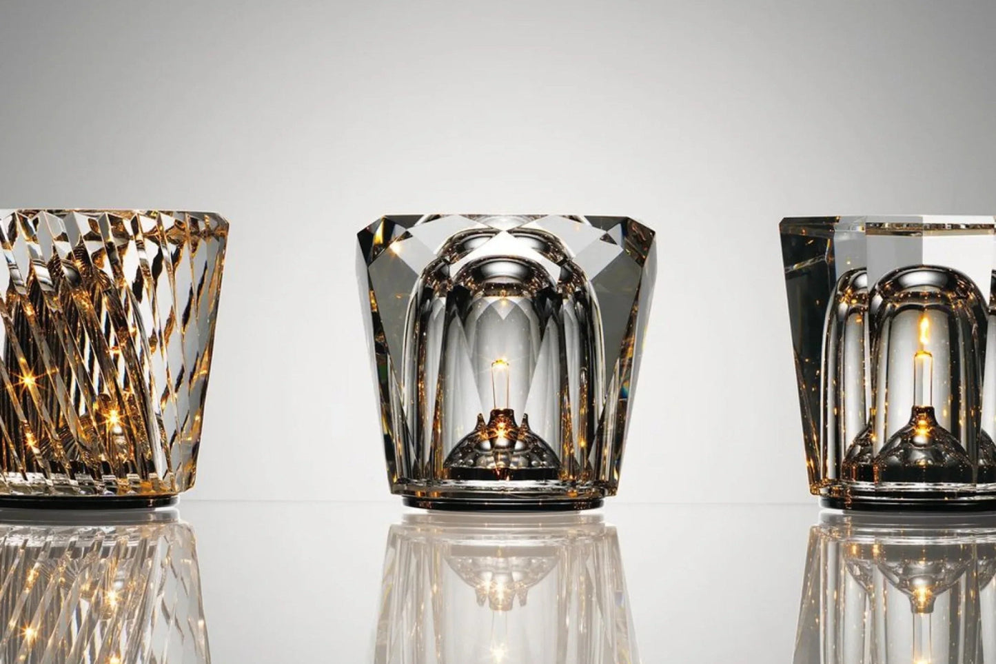 Elegancka Ładowalna Lampa Stołowa z Kryształami Diamentowymi – Lumière Diamant