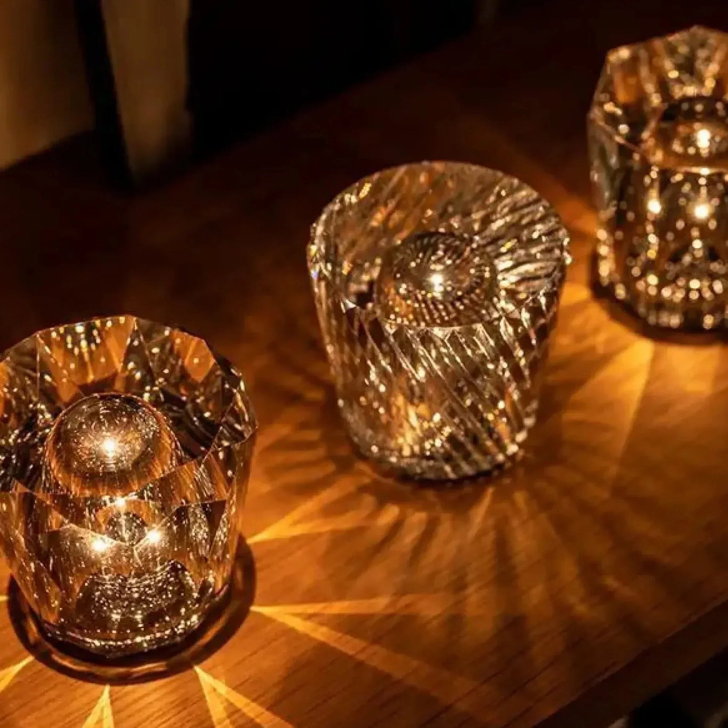 Elegancka Ładowalna Lampa Stołowa z Kryształami Diamentowymi – Lumière Diamant