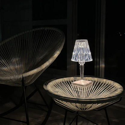 Stół Lampa w Kryształowym Designie – CrystalLuxe
