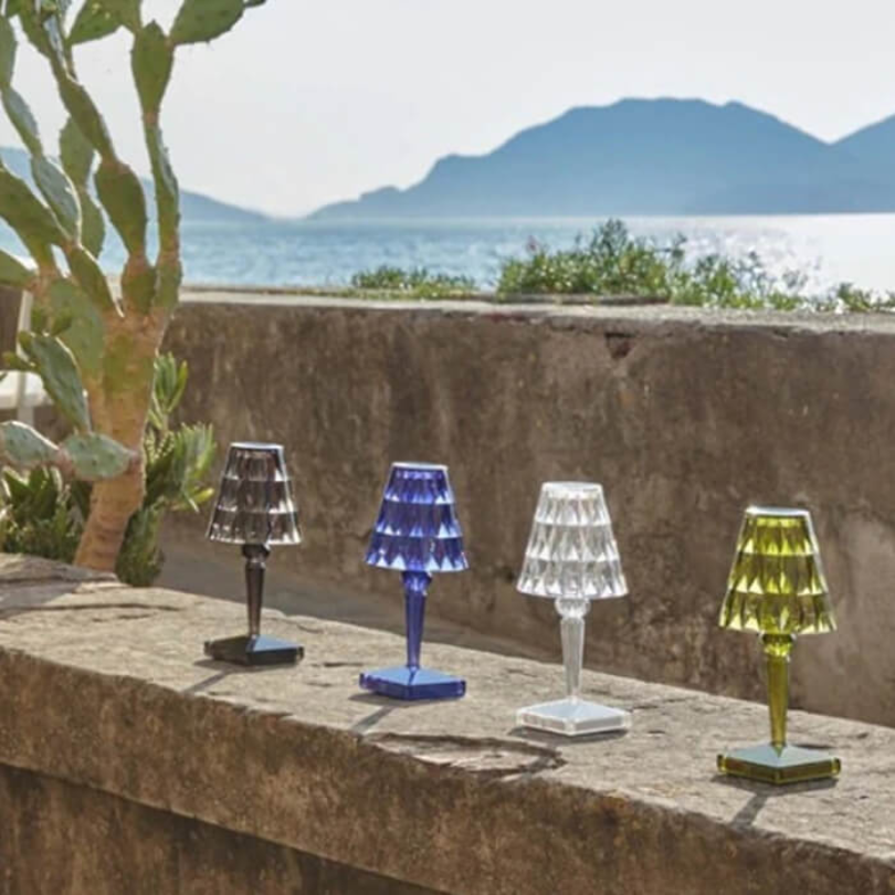 Stół Lampa w Kryształowym Designie – CrystalLuxe