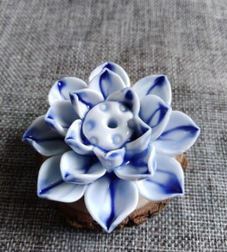 Stylowy stojak na kadzidła z motywem kwiatu lotosu