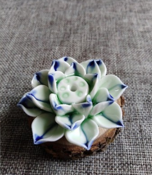 Stylowy stojak na kadzidła z motywem kwiatu lotosu