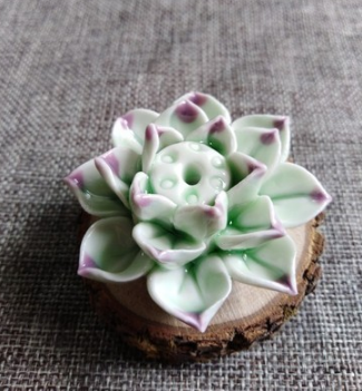 Stylowy stojak na kadzidła z motywem kwiatu lotosu