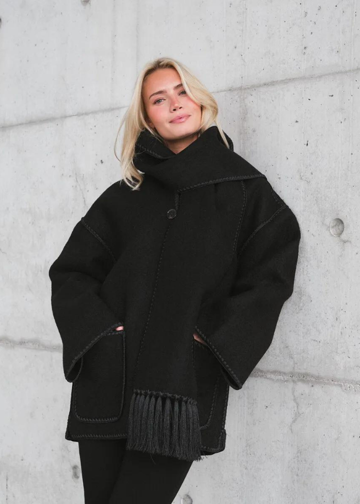 Elegancki Damski Płaszcz Zimowy z Wełny Merino z Wbudowanym Szalikiem