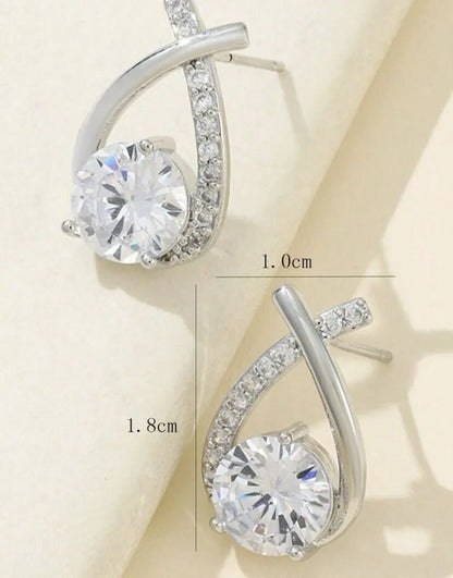 Elena – Kolczyki z Krzyżowym Wzorem i Lśniącymi Cyrkoniami