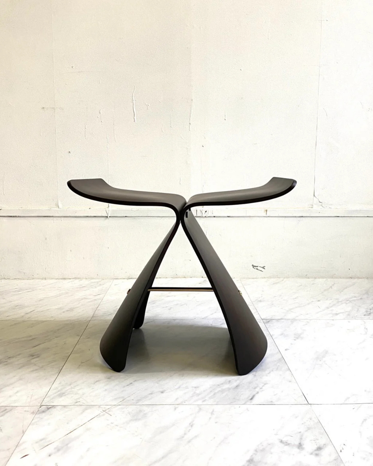 Motylowy Stolik z Wyjątkowym Stylem do Eleganckich Wnętrz