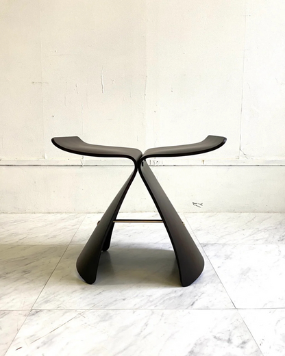 Motylowy Stolik z Wyjątkowym Stylem do Eleganckich Wnętrz